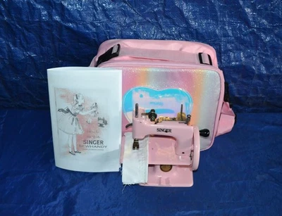 SINGER Nº20-10 MÁQUINA DE COSER PARA NIÑOS NUEVA CAPA DE POLVO ROSA REPARADA PROBADA Foto 1 de 4