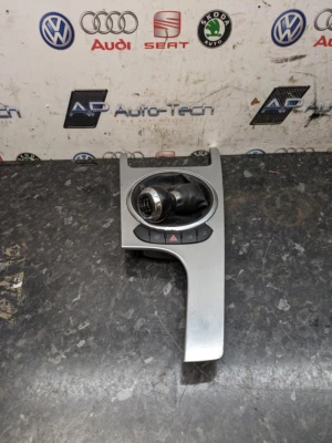 Audi TT 2.0 FSI BWA 2006 - Gear Knob & Surround - 8J0711113 - Image 1 of 3