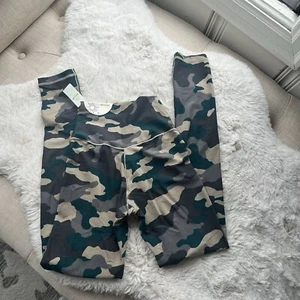 Offline by Aerie Real Me Hi-Rise 7/8 Leggings in Green Camo Size XSmall NWT - Picture 1 of 5