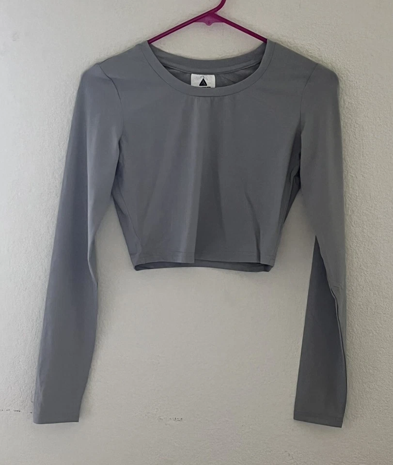 Top gris recortado de entrenamiento de manga larga para mujer pequeño Foto 1 de 3