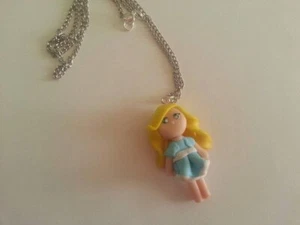 Collana pasta polimerica fimo doll bambolina abito azzurro - Picture 1 of 1