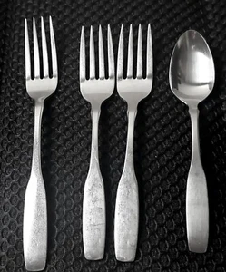 Oneida Paul Revere Dinner Forks Teaspoons Spoons Salad Fork Stainless H117 - Picture 1 of 1