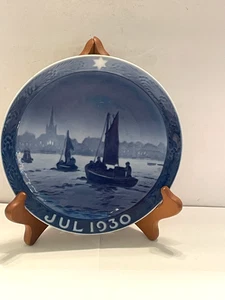 Royal Copenhagen Christmas Plate 1930 Boats Heading Into Copenhagen Harbor - Picture 1 of 7