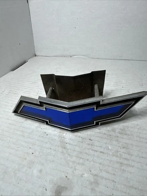 Chevrolet Camaro 1969 pajarita parrilla insignia emblema retenedor estándar GM # 3949705 Foto 1 de 4
