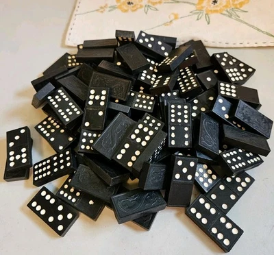 Lote de 92 Dominó Dragón Madera Vgt para Manualidades o Piezas de Repuesto Doble Seis Foto 1 de 4