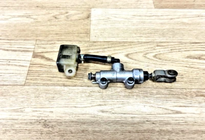 Kawasaki KX125 KX250 1994 1995 OEM Nissin cilindro maestro de freno trasero **Bueno** Foto 1 de 4