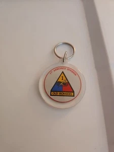 Vintage U.S. Army 1st Armored Division Old Ironsides Schlüsselanhänger Keyring - Bild 1 von 2