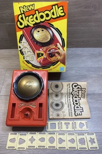 Vintage Original 1979 Hasbro NEW SKEDOODLE Drawing & Design Machine Complete EUC - Picture 1 of 12
