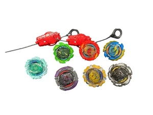Verschiedene Posten Beyblade Bay Klingen Werfer & Teile Metall & Kunststoff - 7 Stück - Bild 1 von 3