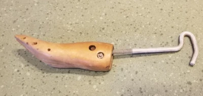 ZAPATO CAMILLA VINTAGE DAMAS MUJERES MADERA/METAL MANIVELA 7.5" Funciona De Colección Foto 1 de 4