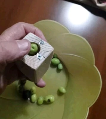 Olive Rigate-intaccate. ACCESSORIO ARTIGIANALE IN LEGNO  FACILE DA USARE- VELOCE - Immagine 1 di 4