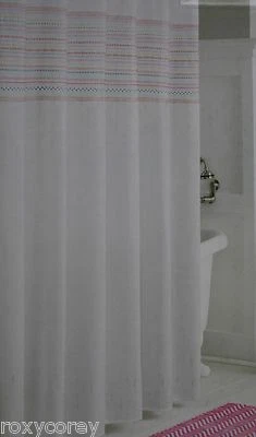 Cortina de Ducha Sonoma Carnivale Blanca con Multi Puntadas Arco Iris 70X72 Nueva en Paquete Foto 1 de 2