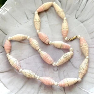 "Collar de cuentas de papel laminado artesanal rosa crema 22"" broche de barril comercio justo Uganda" - Imagen 1 de 11