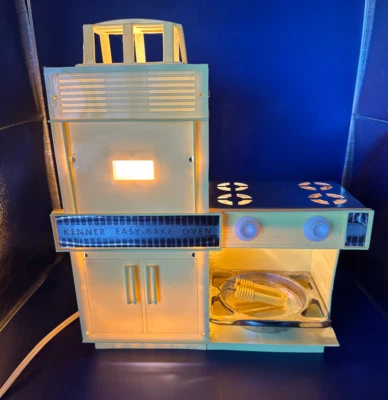 Vintage 1964  Kenner's Easy Bake Oven 1600 Yellow with 2 Original Pans  "Clean" - Image 1 of 4