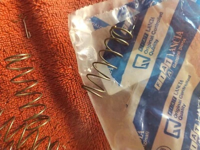 1x MOLLA ALBERO BILANCIERE DISTRIBUZIONE FIAT PANDA CINQUECENTO ORIGINAL 4112319 - Immagine 1 di 3