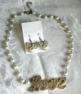 LOVE Pearl Necklace & Pierced Earrings Bows & Pearl Drops Jewelry BoxV - Picture 1 of 6