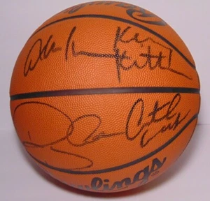 RAY ALLEN ANTOINE WALKER KERRY KITTLES ALLEN IVERSON CERTIFICADO DE AUTENTICIDAD DE BALONCESTO DE LA NCAA - Imagen 1 de 12