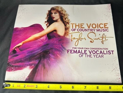 Taylor Swift to LeAnne Rimes 适用于您的 CMA 考虑大机器记录促销 — 第 1/4 张图片