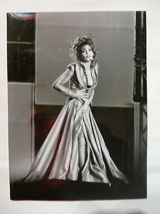MYLENE FARMER Photo 18X24 (6) Noir et blanc - Picture 1 of 1