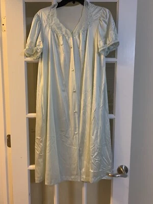 Vanity fair womens mint green short sleeve embroidered front nightgown MED - Image 1 of 4