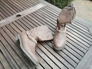 Juliet schicke gesteppte Kunstleder Stiefel Stiefeletten braun 40 Kettchen 6,5 - Bild 1 von 5