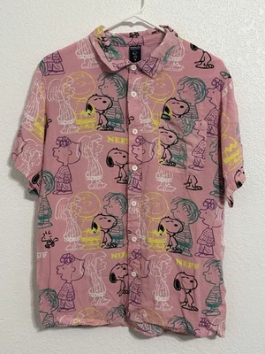 Camisa manga corta Neff Peanuts para hombre talla M Snoopy Charlie marrón rosa campamento Foto 1 de 4