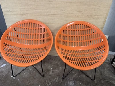 PAIR OF ORANGE VINTAGE SOLAIR PATIO CHAIRS BY FABIANO & PANZINI - Image 1 of 4