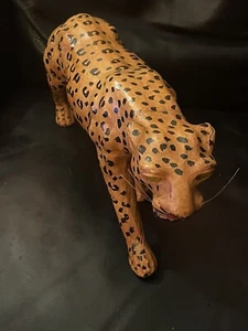 Leopardo vintage envuelto en cuero 6,75" de alto 17" de largo - Imagen 1 de 11