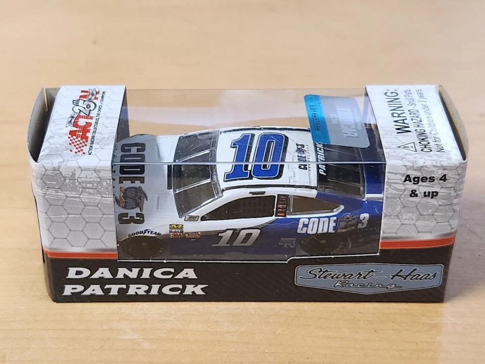 2017 #10 Danica Patrick Code 3 Associates 1/64 acción NASCAR diecast Foto 1 de 1