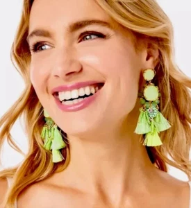 LILLY PULITZER STATEMENT OHRHÄNGER QUASTE WASSERSEITE PISTAZIENGRÜN NEU 58 $ - Bild 1 von 5