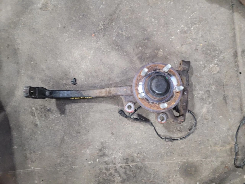 乘客右前主轴/扣 SRT8 适合 05-10 12-14 300 1988932 — 第 1/1 张图片