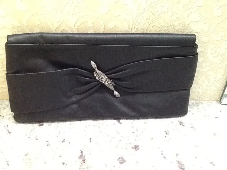 Bolso sin asas Spiegel pequeño de cuero con cierre de solapa con broche Foto 1 de 4