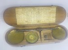Antike Französische Münzwaage mit Gewichte In Holzbox