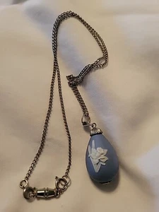 Rare 1980 Wedgwood Jasperware Daffodil Easter Egg Pendant Necklace - Picture 1 of 6
