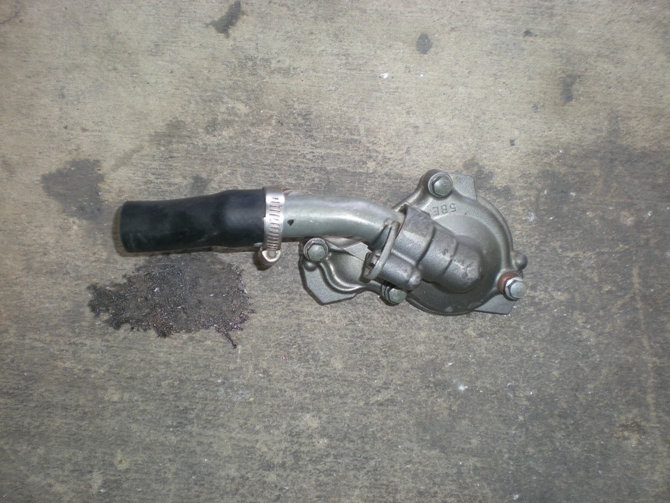 Yamaha YZ 400 F YZ400 YZ400F 1999 cubierta de impulsor de bomba de agua Foto 1 de 1