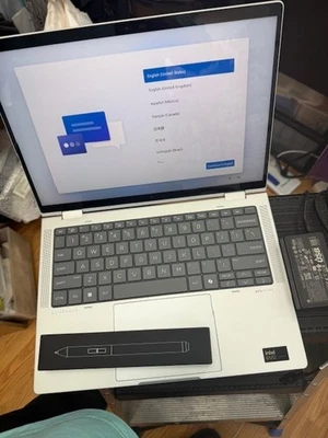 NUEVA Laptop HP Elite x360 1040 G11 Pantalla Táctil 2 en 1 Ultra 7 165H 32GB 512GB W11 Foto 1 de 4