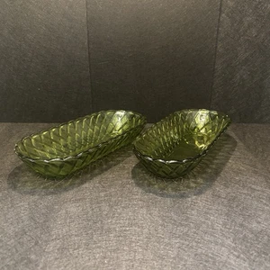 2er Set Vintage Indiana Glas Avocado Grün Brezel Muster Sellerie Geschirr - Bild 1 von 8