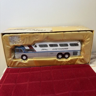 1/50 Corgi 50th Anniv US54415 GM 4501 Greyhound Scenicruiser San Francisco D0281 - Image 1 of 4