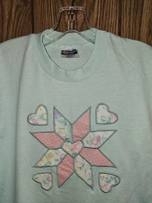 复古缝制被子织物大号女式蓝绿色刺绣拼布T恤 — 第 1/4 张图片