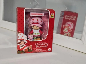 Strawberry Shortcake 2.5" Mini Figure Cheebee Series 2 Strawberry Shortcake cat - Picture 1 of 6