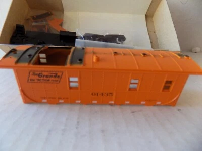 REGULAR CABOOSE FOR DENVER RIO GRANDE   RR.  BY ATHEARN PO KIT - Image 1 of 4