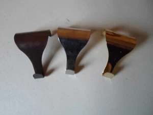 Paquetes de 3 ganchos de riel de imagen tradicionales con acabado de latón, bronce o níquel - Imagen 1 de 16