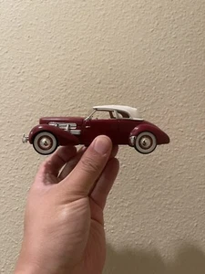 Signature Models - 1937 Cord 812 Supercharged 1:32 Scale Die-Cast Car - Picture 1 of 6