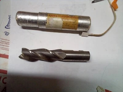 Fresadora de extremo PCT 1 1/8" 3 flautas longitud total 6" diámetro Foto 1 de 4