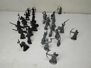 31 Silver (17) & Black (14) 2" Medieval Battling Knights Plastic Toys - Picture 1 of 13
