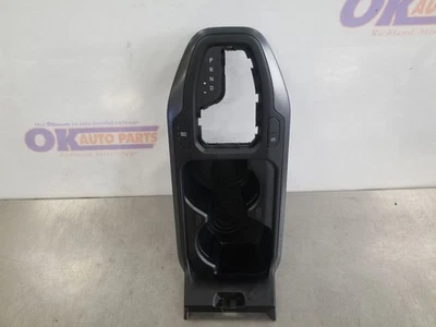 25 2025 KIA K4 LXS FRONT CENTER FLOOR CONSOLE FINISH PANEL 84604GG040 - Image 1 of 4