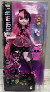 Monster High Draculaura Day Out Doll w/ Accessories (Purse, Juice & Sunscreen) - Bild 1 von 4