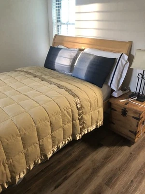 Tan Light Down ALT Blanket Box Quilted Puffer Satin Trim Q/King 106x86” EUC - Image 1 of 4