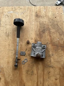 816364 Upper Wheel Support Craftsman 12" Band Saw Model 113.247310  113.247210 - Picture 1 of 3