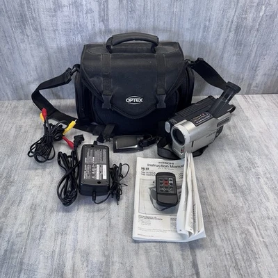 Hitachi VM-E575LE Video Camera - Photo 1/4